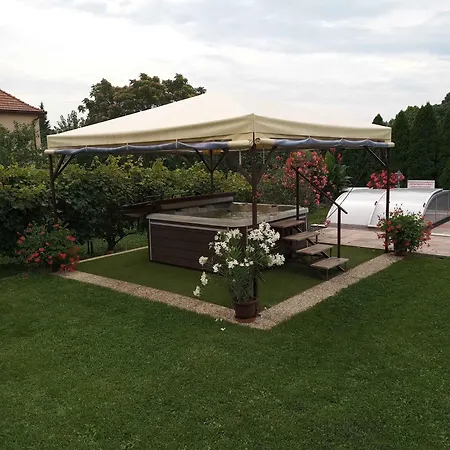 Balatonfuzfo/balaton 18797 Tatil Evi *